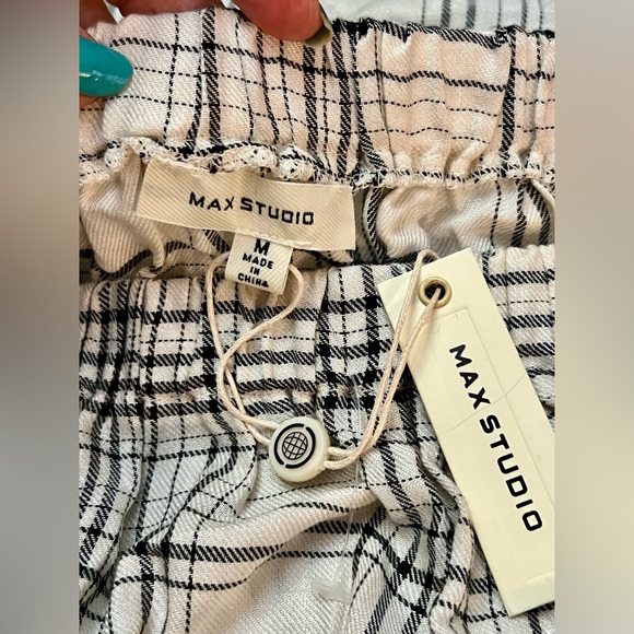 MAX STUDIO Over the Shoulder NWT Black Plaid Top Long Sleeve Ties Romantic Med - Picture 12 of 16